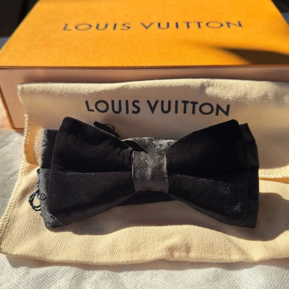 🔥LV VELVET 26’🔥💯🆕 RARE LOUIS VUITTON MONOGRAM BLACK TIE BOW TIE STUNNING - Picture 10 of 16